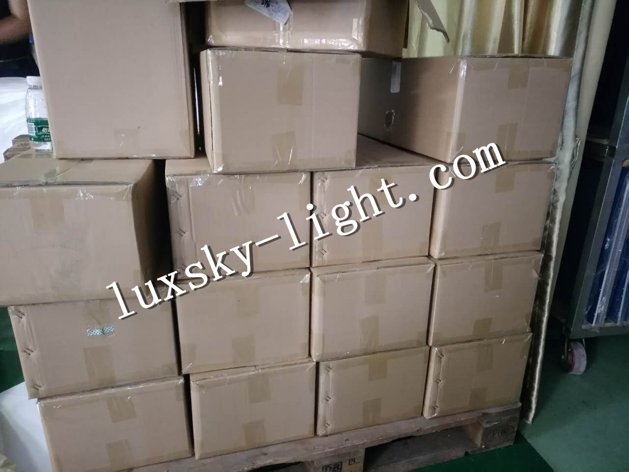 2'X2' led panel light.jpg 2'X2' led panel light.jpg