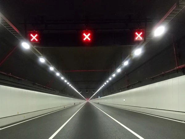 On Self-cultivation Of An LED Tunnel Lamp